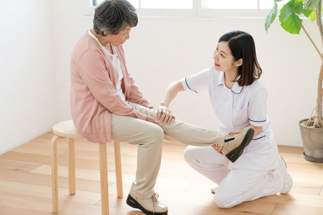 “リハビリスタッフによる訪問リハビリテーションを行っています。